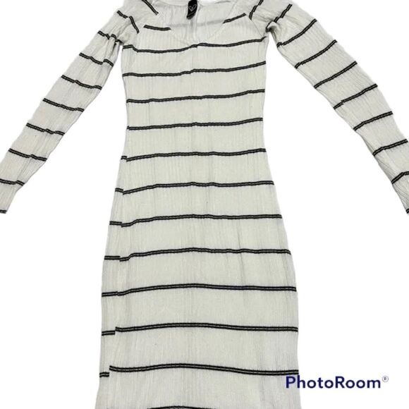 ✨Windsor Striped Ribbed Dress✨ - Picture 2 of 3